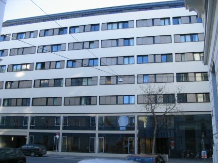 novaKolejZvenku